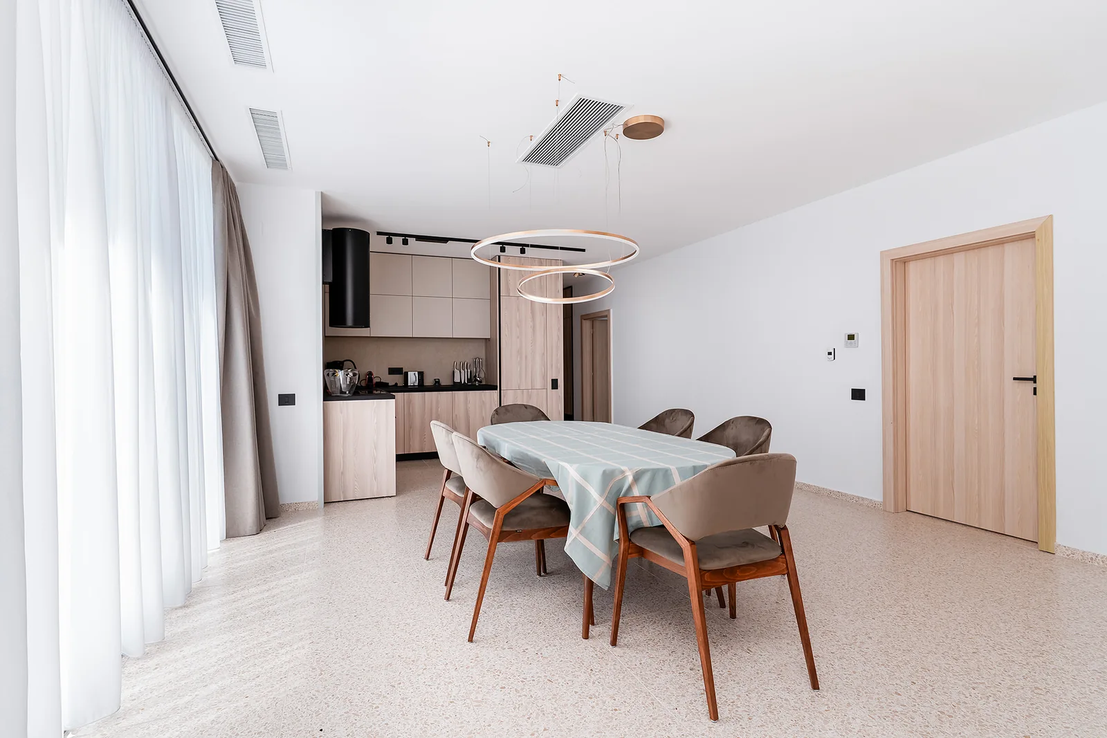 Penthouse 220 mp · Dining · 5